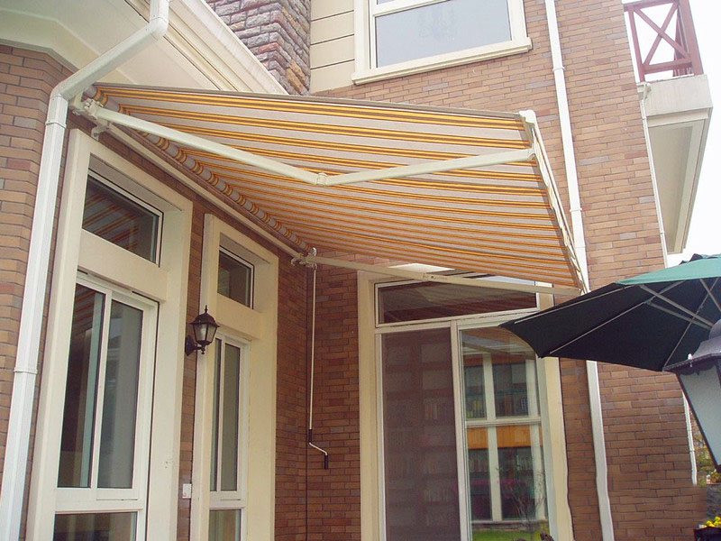 蘇州吳中區(qū)別墅伸縮雨篷安裝結(jié)束